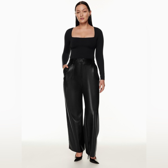 Wilfred Pants - The Effortless Pant™ New
High-waisted wide-leg Vegan Leather pants si 10